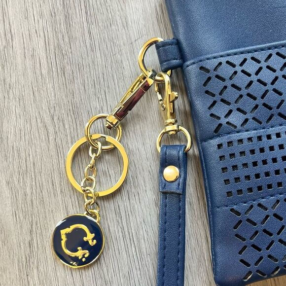 NEW C Wonder Perforated Blue Vegan Leather Zip Top Wristlet Clutch Wallet - Picture 2 of 6